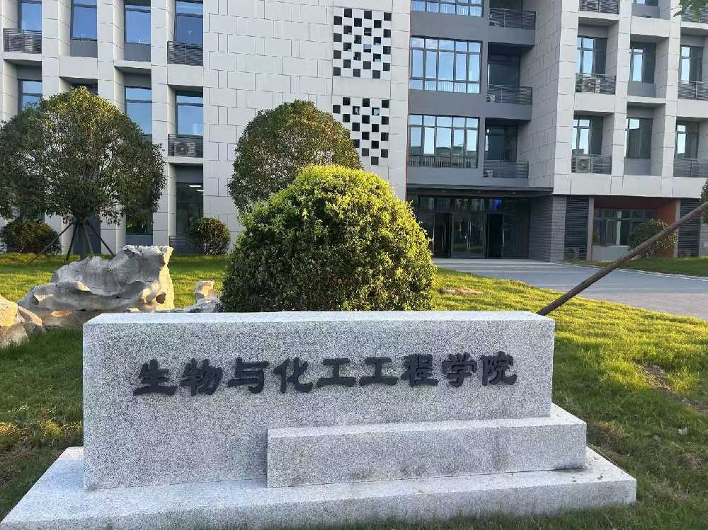 瓮安县扬州职业大学体育场高杆灯项目